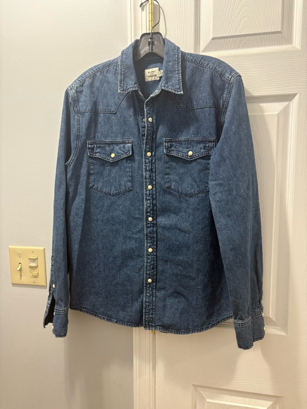 Flint and Tinder Bedford Camp Snap Denim Shirt Size Medium Pre-Owned